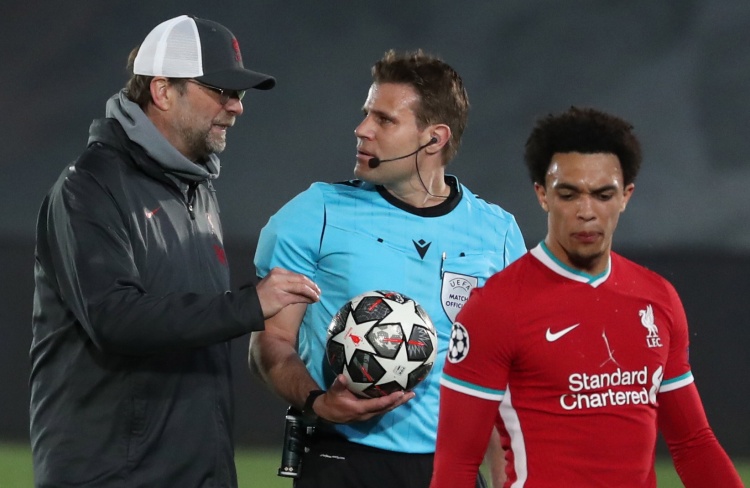 皇马本泽马关键时刻进球锁定胜利