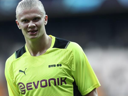 环足奖年度最佳女足球员候选：邦马蒂、普特利亚斯、凯莉在列（邦马蒂、普特利亚斯、凯莉入围环足奖年度最佳女足球员）