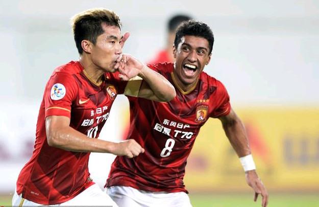 卡斯特罗普：踢拜仁染红是我铲球出现了失误；我最擅长8号位