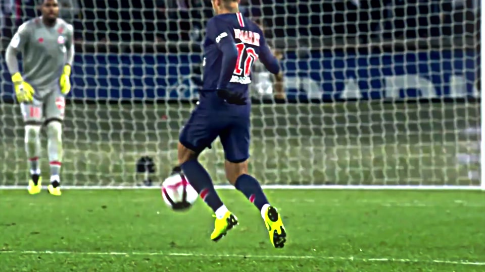 洛夫顿半场高效表现，数据亮眼（洛夫顿半场火力全开，数据抢眼）