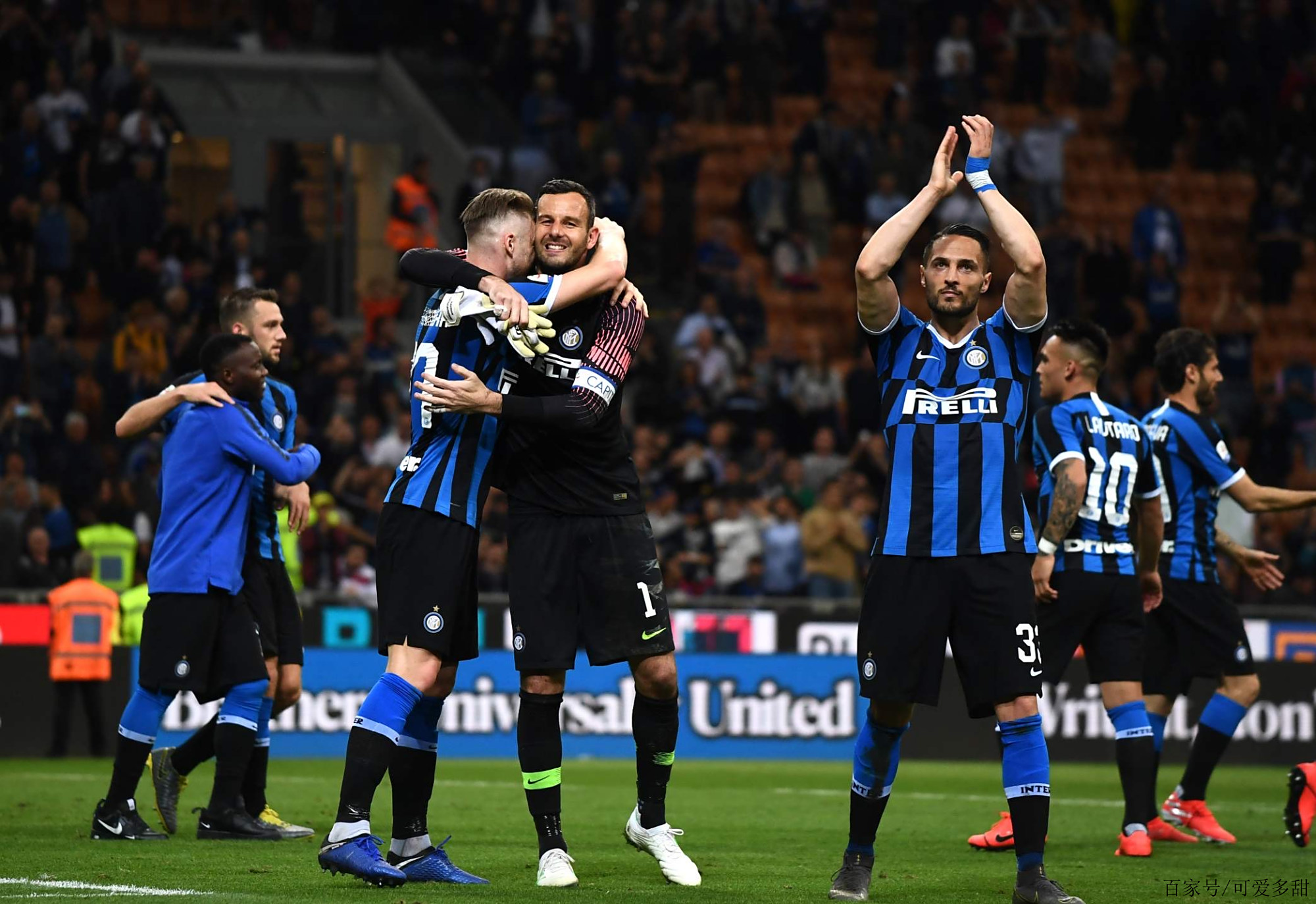 记者：曼联计划明夏每周削减一百万镑工资支出，用于引进中场（记者称曼联拟于明夏每周缩减100万英镑薪资支出，为中场引援腾出预算）