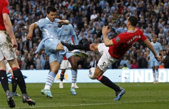 仍然深爱红军！萨拉赫出战非洲杯的护腿板上有利物浦元素（红军情未减：萨拉赫非洲杯护腿板融入利物浦元素）