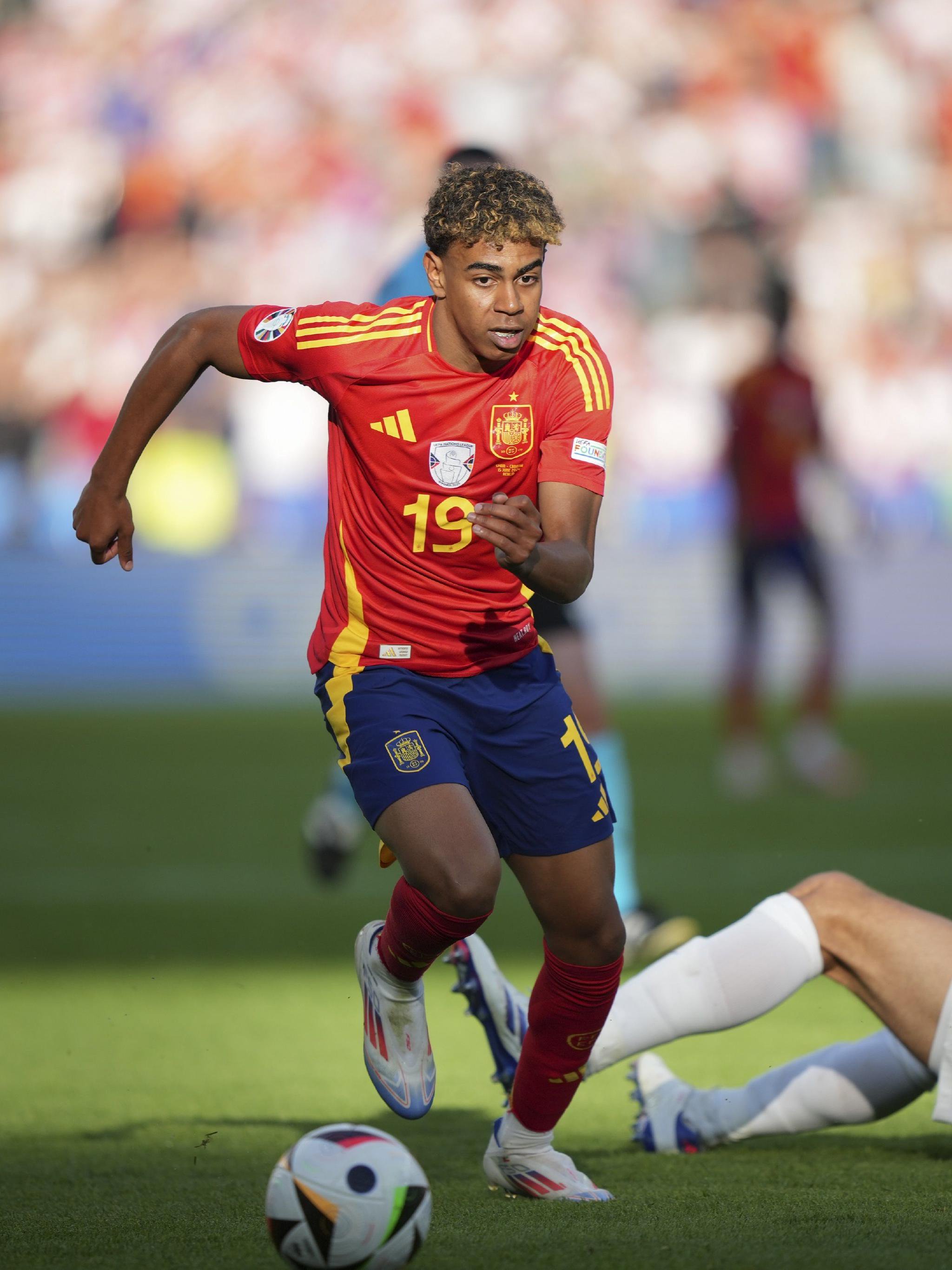 德天空：拜仁引进费耶诺德右后卫里德的谈判正在取得进展