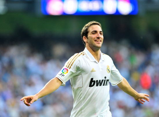 2007 关门之神：马里安诺·李维拉达成生涯第 400 次救援成功，确立历史第一终结者地位