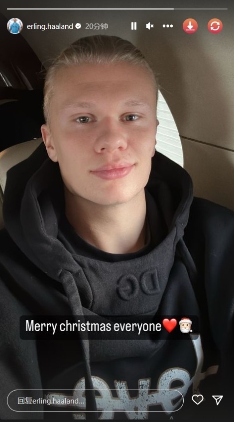 曼联将以1亿英镑的价格击败曼城，前锋签约已成定局，巴塞罗那的挖角行动也变得“认真”起来。